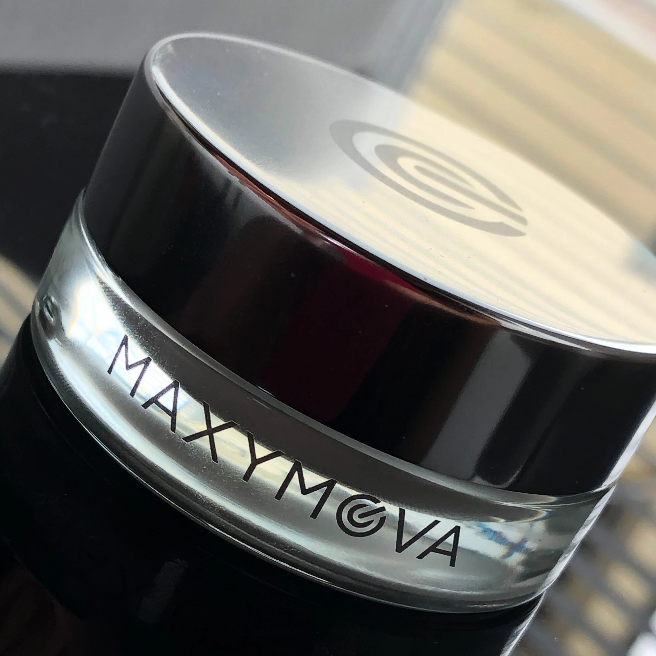 Pasta Blanca para Cejas y Contorno de Labios Maxymova